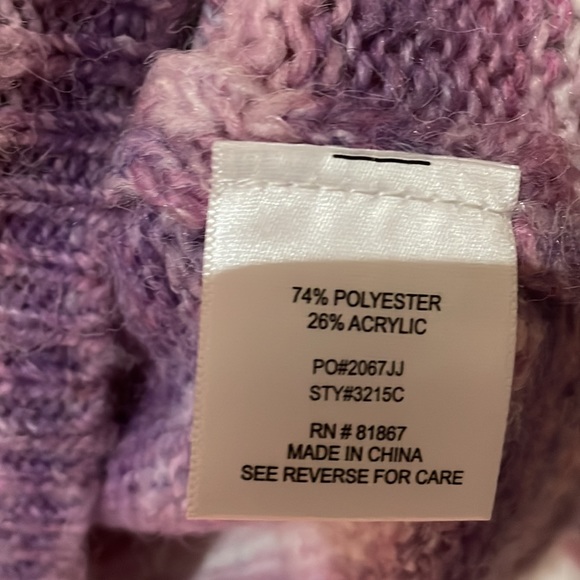 NWT Olivia Sky Purple Pink and White sweater in size medium - Picture 4 of 5
